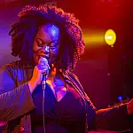 São José recebe show gratuito de cantora norte-americana no Teatro Municipal