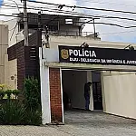 Estabelecimento é alvo de operação após denúncias de venda de álcool para menores, em São José