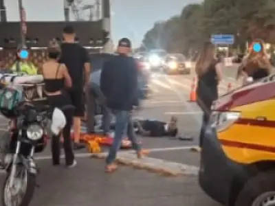 Acidente entre moto e carro deixa homem gravemente ferido em São José