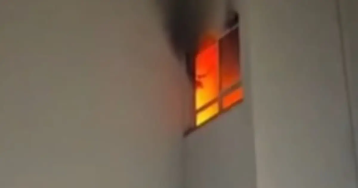 Apartamento pega fogo na Zona Leste de São José
