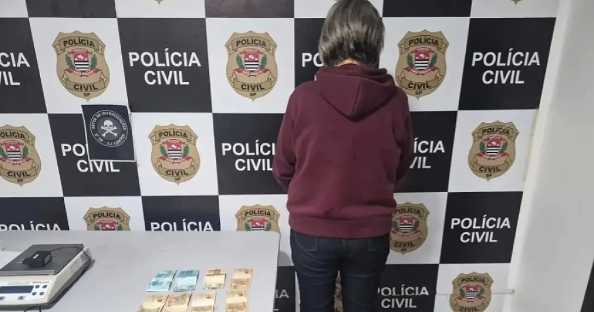 Polícia prende funcionária suspeita de causar prejuízo de R$ 100 mil a mercado, em São José