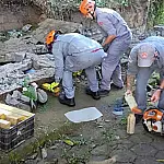 Muro desaba e deixa idoso de 70 anos gravemente ferido no centro de Caraguá