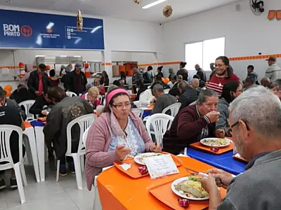 Bom Prato de Jacareí celebra 4 anos.